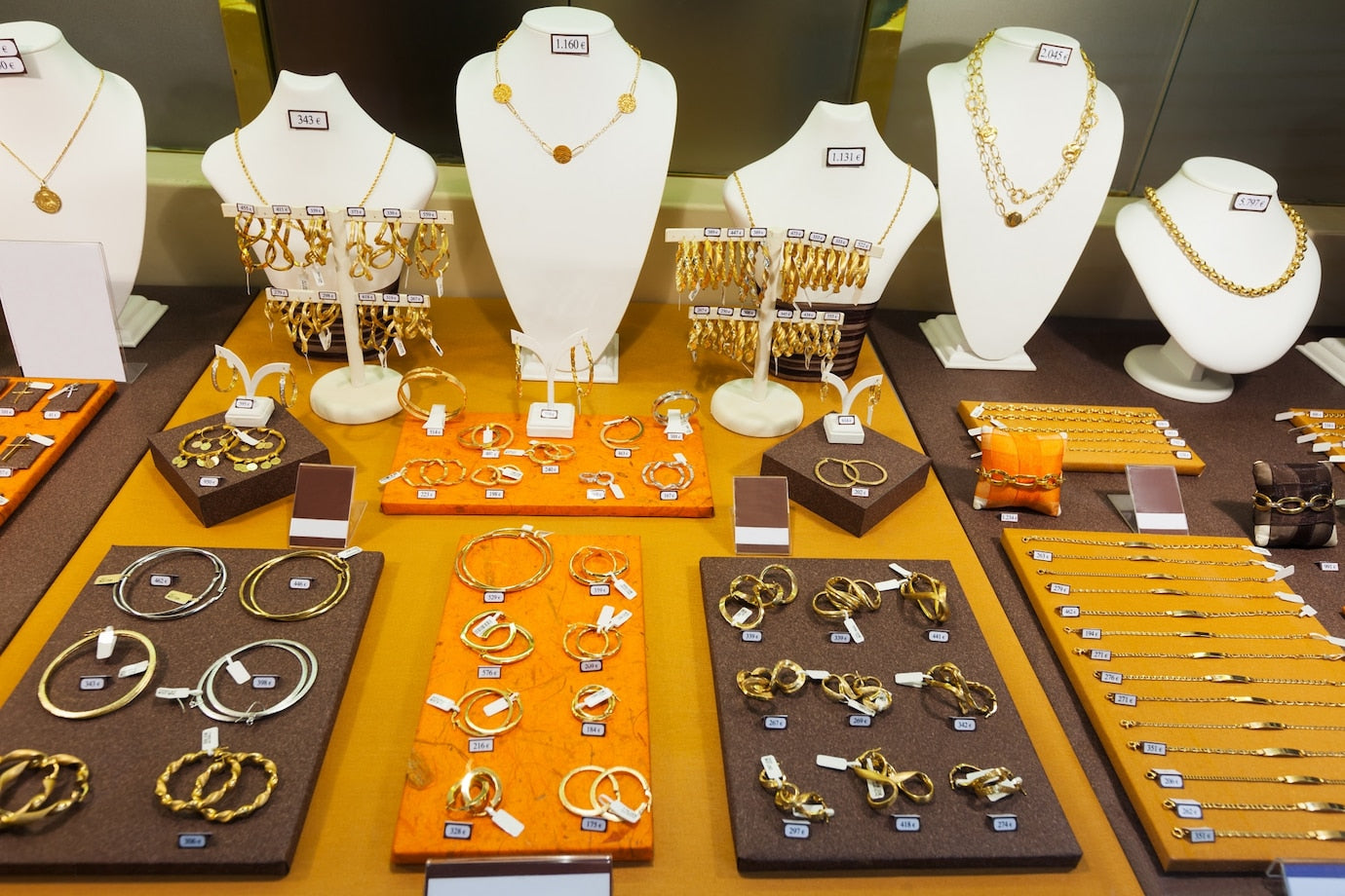 Why You Should Buy Women Accessories Online in Pakistan