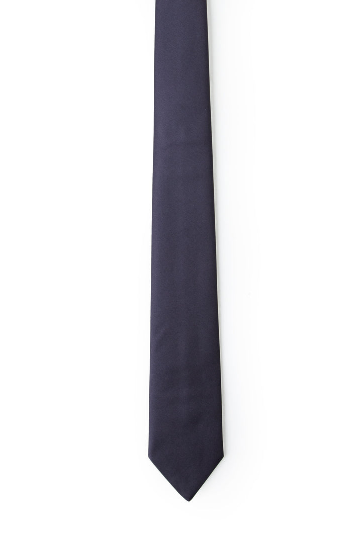 ascot tie, black bow tie, red tie