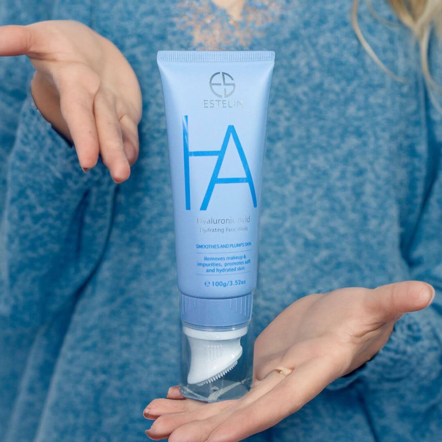 Jumiso All Day Vitamin VC-IP Firming Serum 30ml on skin