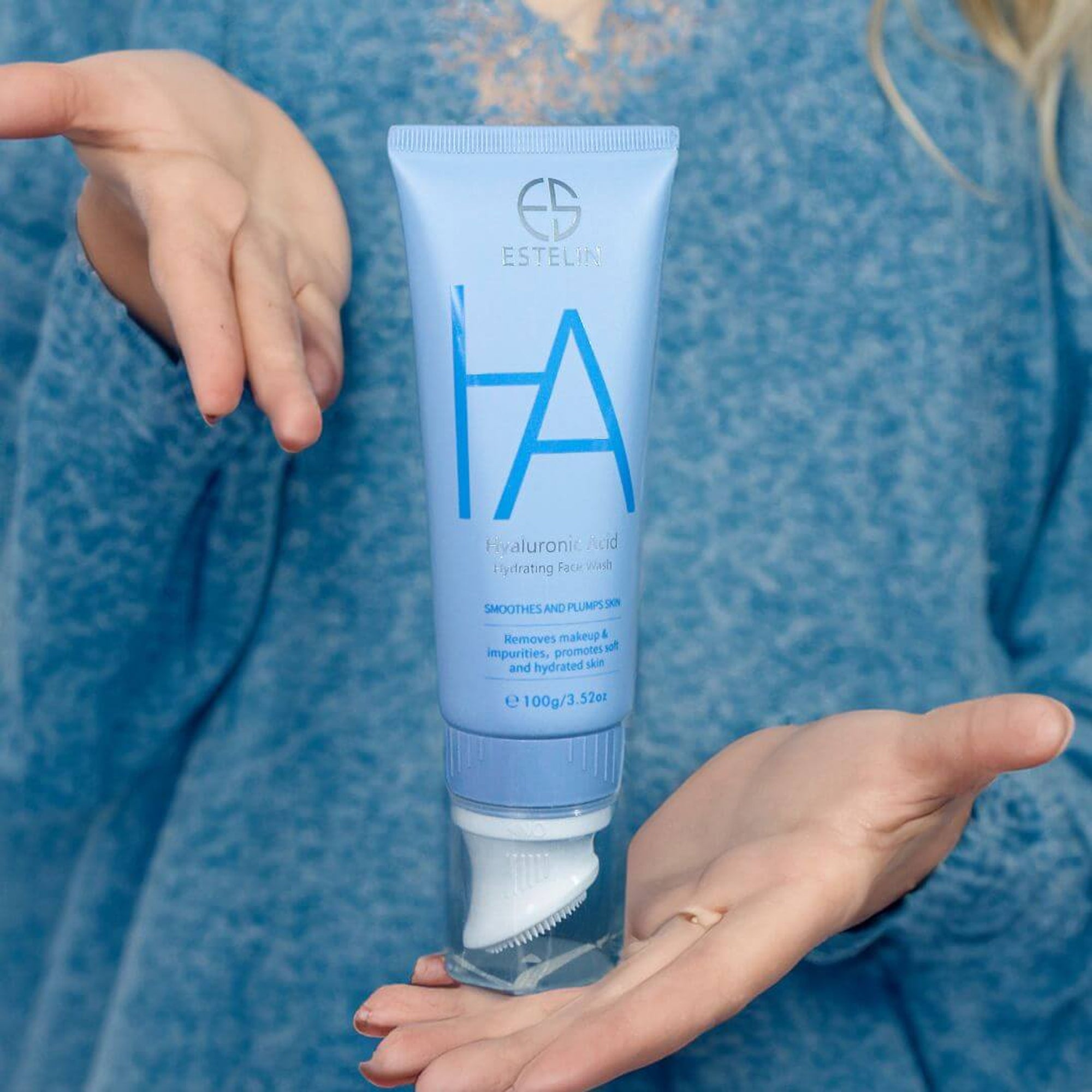 Jumiso All Day Vitamin VC-IP Firming Serum 30ml on skin