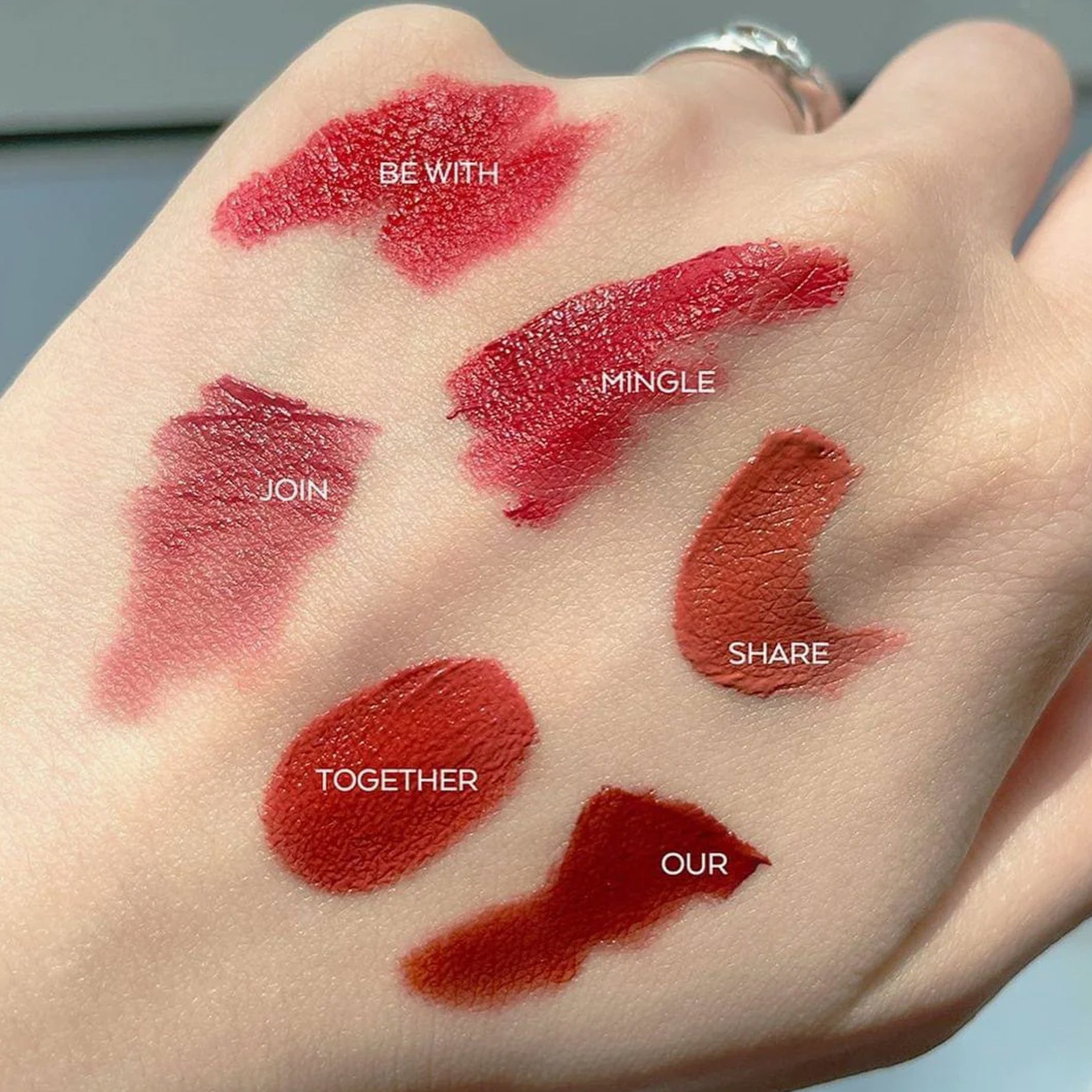 Afnan Mukhallat Abiyad Concentrated Perfume 20ml for elegant scent