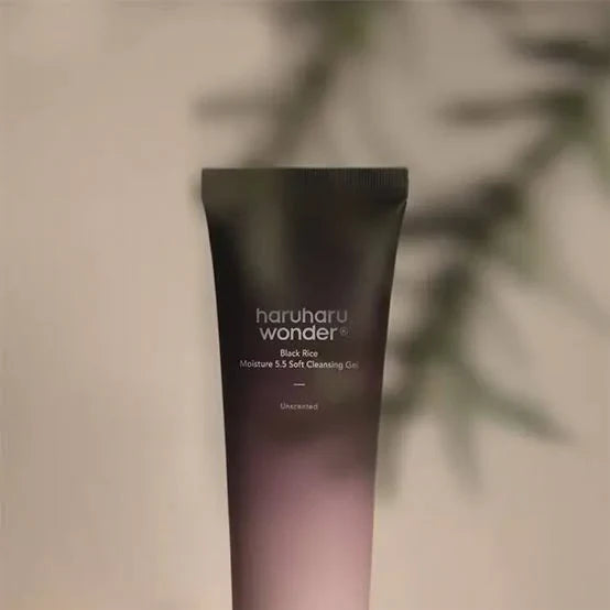 Haruharu Wonder Black Rice Moisture Soft Cleansing Gel for gentle cleaning