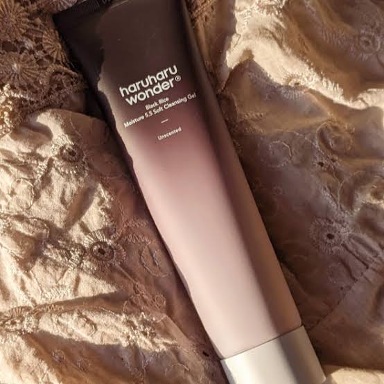 Haruharu Wonder Black Rice Moisture Soft Cleansing Gel for gentle cleaning