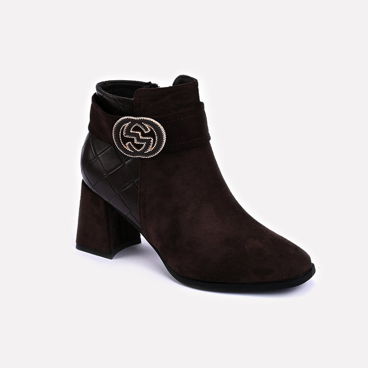 Upgrade Your Style with Stunning Women's Boots Shoes!