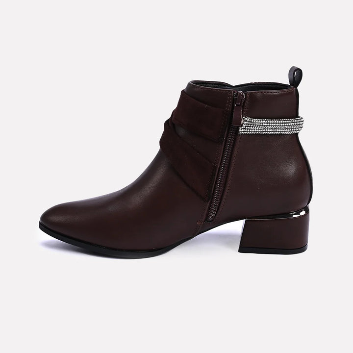 Upgrade Your Style with Stunning Women's Boots Shoes!